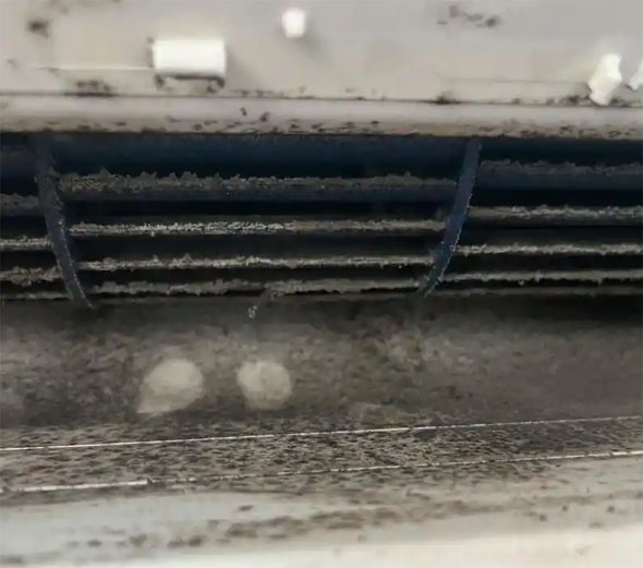 丘北空调吹的风有股烧焦味是怎么回事